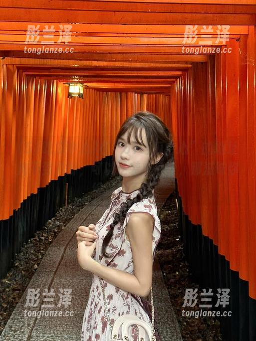 在“51吃瓜中心”的地址淘不到八卦，可以逆袭成瓜贩，那滋味你绝对想不到！