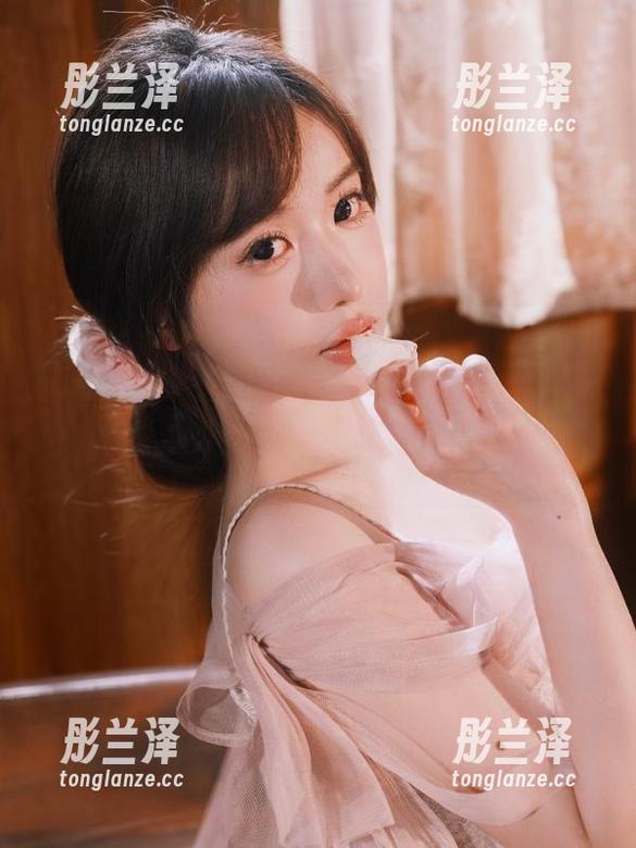 我刚刚从www.tttzzz.com的入口走出，脑子里全是光怪陆离的画面！