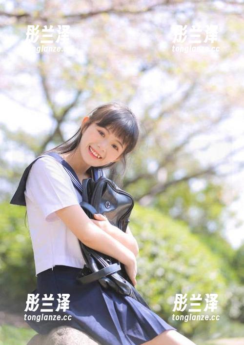“www.zzzttt333”的八卦线路实在太多，感觉就像漫游在蜜糖世界…