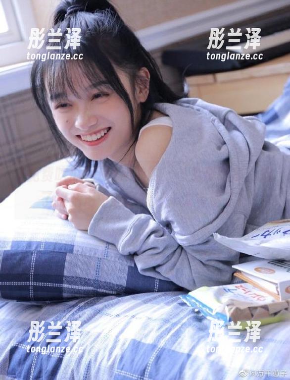 免费吃瓜 在线冲浪时,‘免费吃瓜’成了我脑海中的调味料,太有趣了!