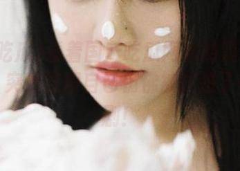 看着国产吃瓜网站的黑料一区二区，突然觉得自己仿佛被拉进了一场闹剧！