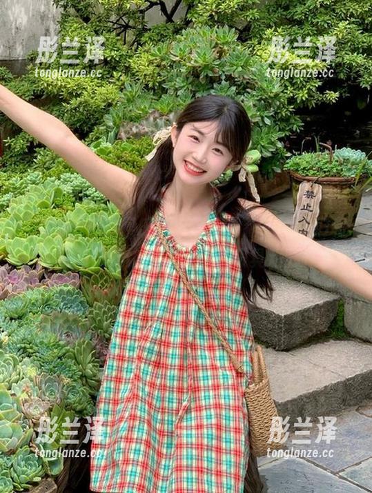 娱乐718首页更新，网红们和一字马的花式比拼，背影都很具戏剧性哦…