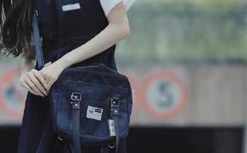 怎么样才能让朋友们都关注“我爱吃瓜网52”苹果版？找个瓜扔过去几乎不难！