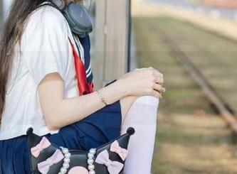 每日黑料：这个链接让人在沙发上跑圈！
