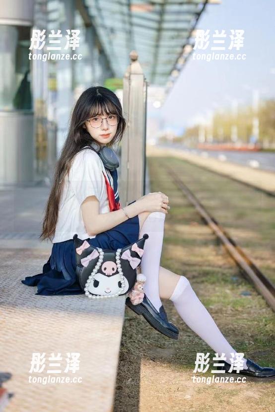 每日黑料：这个链接让人在沙发上跑圈！