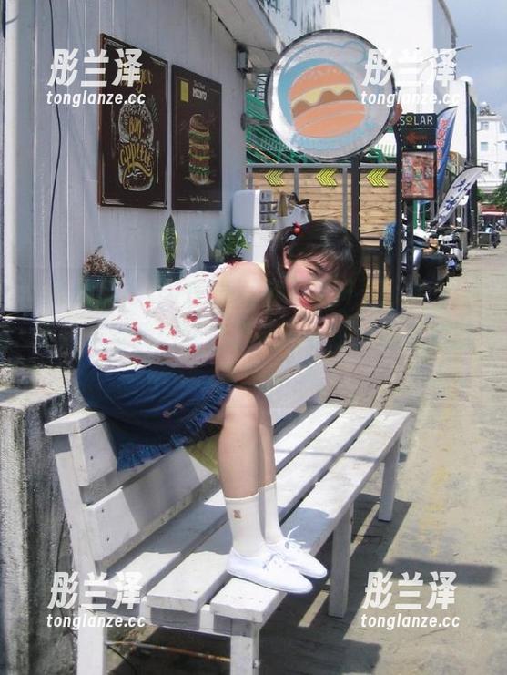 在线追踪“黑料不打烊”，不知不觉我已经成了八卦专家，心里默默自豪…