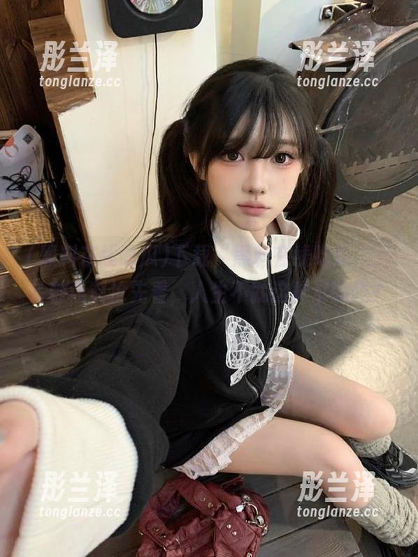 下载“黑料在线吃瓜”，各种黑料抢先看，人生不就这样过的吗？