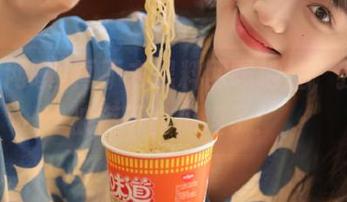 再不去黑料网曝地址，我真怕被落下的瓜埋了！